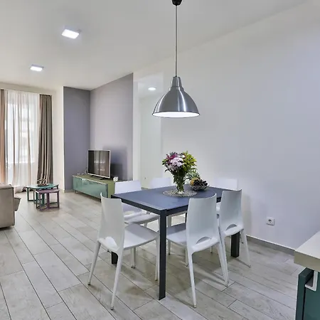 Royal Gardens Paradise Aparthotel 4*